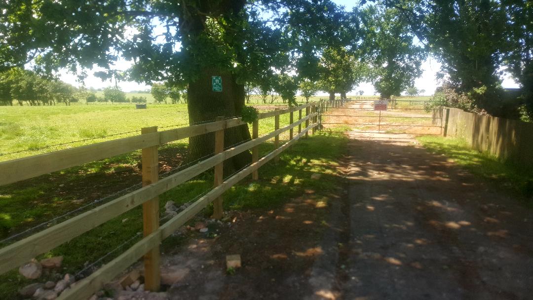 Equestrian Services, Flooring, Maneges, Arenas, Paddocks, Gates & Fencing